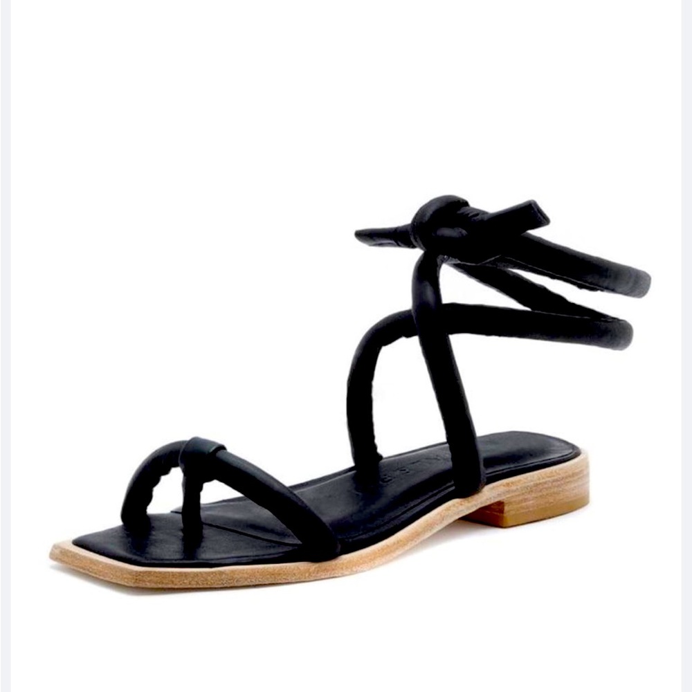 Wal & Pai black leather thong sandal, size 37.